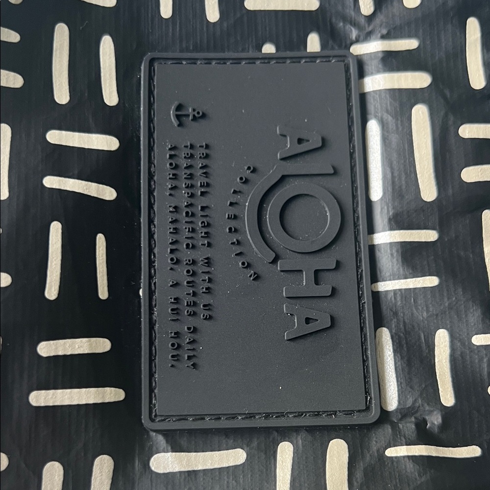 ALOHAS Black and White Patterned Bag